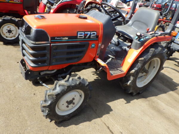 Kubota B-72 D/A avec 851 Heures, 18 CV et Transmission Mécanique