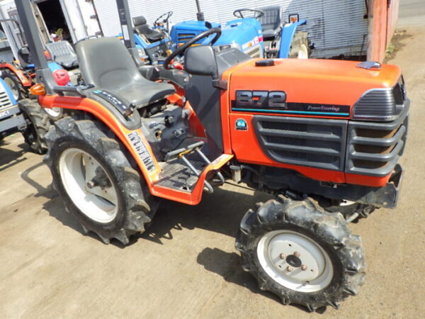 Kubota B-72 D/A avec 851 Heures, 18 CV et Transmission Mécanique