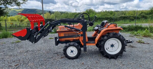 Kubota B1-15 (697h) + chargeur godet croco neuf